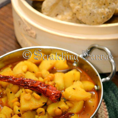 Morich Luchi & Kolkattaiya Alur torkari (Runny potato curry from the streets of Kolkata)