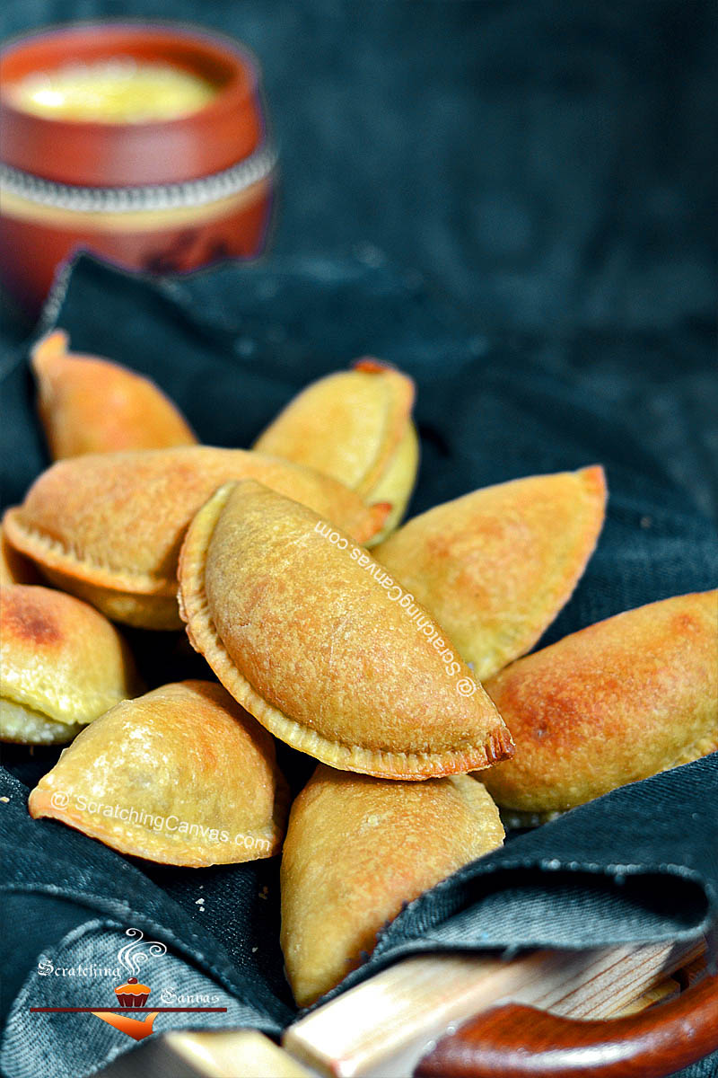 Baked Moong Dal Gujiya Recipe 